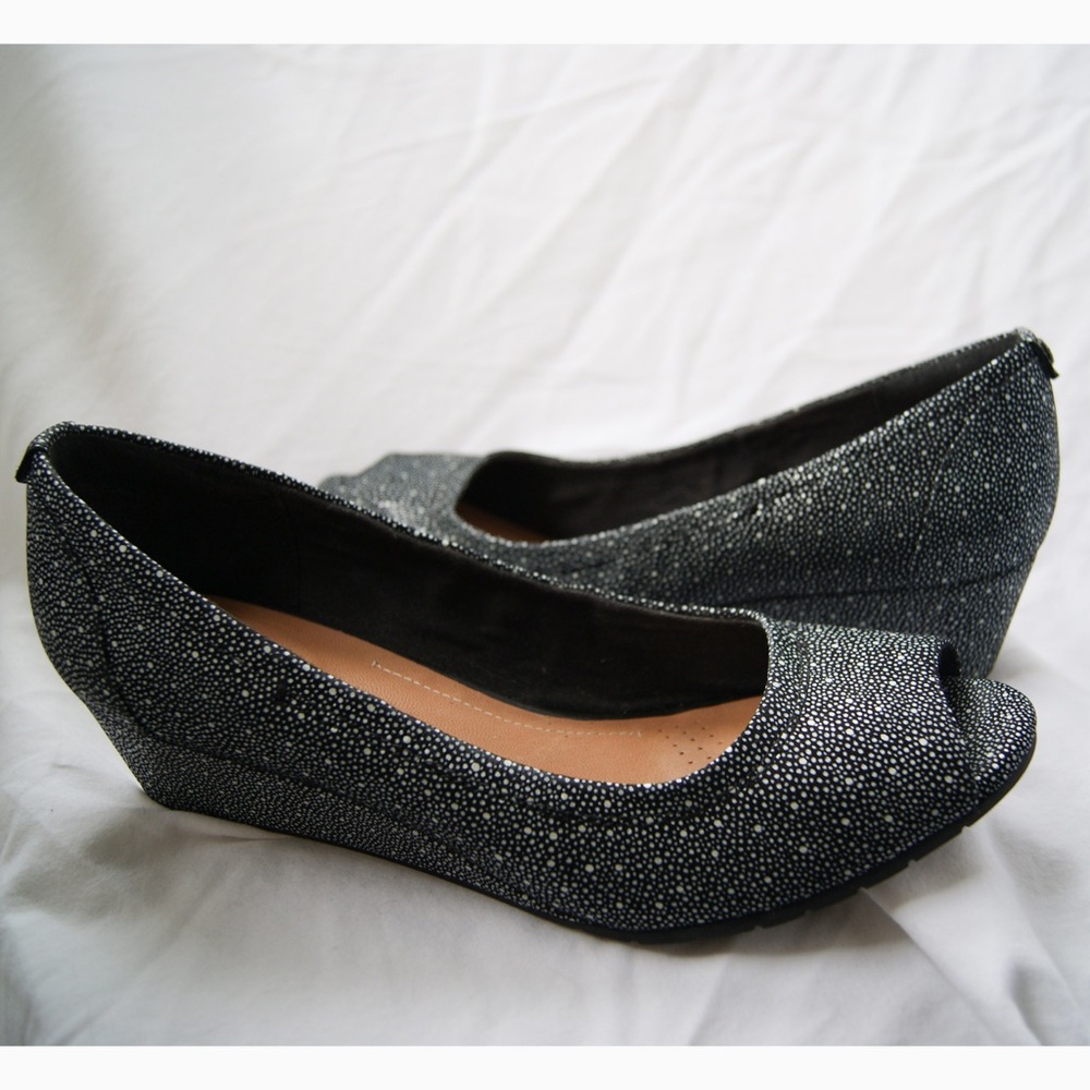 Clarks Artisan Elegant Black Pattern Peep Toe Wedges